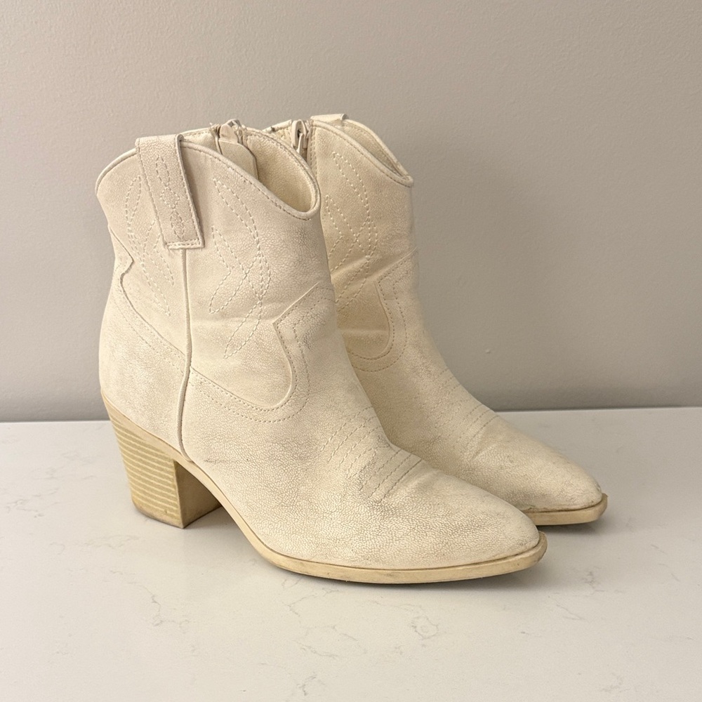 Women's MIA Monochromatic Cream Zip Up Ankle Cowboy Western Boots size 6